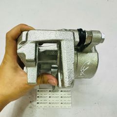 Cụm heo thắng đĩa trước, cụm phanh trước cho Toyota Vios và Yaris thế hệ 2014 - 2025, các mã khung NCP150, NSP151, NSP152. Hàng chất lượng cao. Mã 477500D210 (Bên Trái) và 477300D220 (Bên Phải) ( 1 cái )