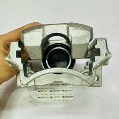 Cụm heo thắng đĩa trước, cụm phanh trước cho Toyota Vios và Yaris thế hệ 2014 - 2025, các mã khung NCP150, NSP151, NSP152. Hàng chất lượng cao. Mã 477500D210 (Bên Trái) và 477300D220 (Bên Phải) ( 1 cái )