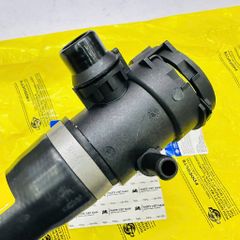 Ống nước làm mát phía dưới cho BMW E46 318i, 316i, 316Ci động cơ N42 (2.0L), N46 (2.0L), M43 (1.9L) N40, N42, N45, N46 (1.6L - 1.8L) đời 1998 - 2005. Hàng OEM. Mã 17127516416