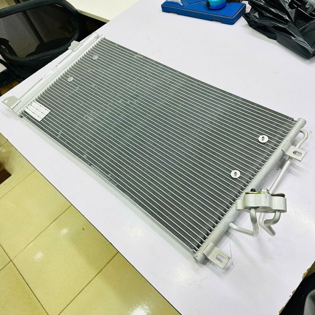 Dàn (giàn) nóng điều hòa (AC Condenser) Audi Q7 (2007-2015), Volkswagen Touareg (2004-2010) và Porsche Cayenne (2003-2010). Hàng OEM. 4L0260401A, 7L0820411C, 7L0820411E, 7L0820411G