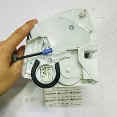 Cụm cơ cấu ổ khóa ngậm cánh cửa sau có khoá trẻ em 8 giắc điện Mazda 3 đời 2014 - 2019. Hàng cao cấp China. Mã Trái BHP2-73-310B và sau Phải BHP2-72-310B ( 1 cái )