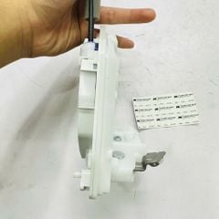 Cụm cơ cấu ổ khóa ngậm cánh cửa sau có khoá trẻ em 8 giắc điện Mazda 3 đời 2014 - 2019. Hàng cao cấp China. Mã Trái BHP2-73-310B và sau Phải BHP2-72-310B ( 1 cái )