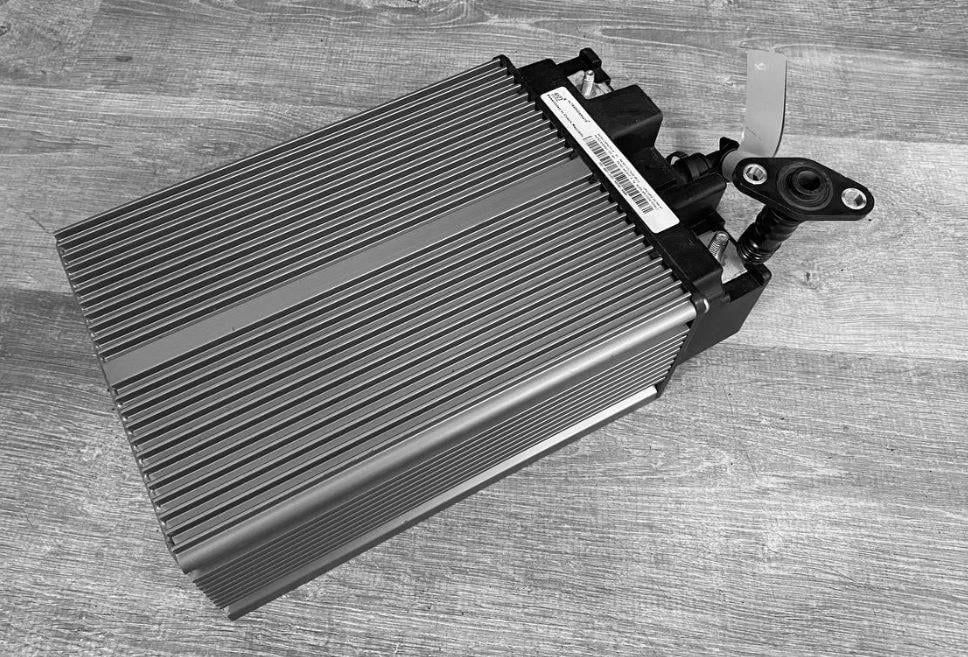 Cụm Pin Lithium Hybrid 48V Land Rover, Defender 90, 110, 130, Range Rover Sport, Range Rover Evoque đời 2020 - 2023. Hàng tháo xe còn 90% đặt 6 - 10 ngày. Mã K8D2-10C784-AF, K8D210C784AF