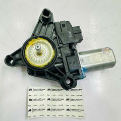 Cụm mô tơ điều khiển lên xuống kính cửa sau Mercedes W205 (C200, C250, C300), X253 (GLC200, GLC300), W213 (E200, E300) đời 2015 - 2020. Hàng tháo xe Châu Âu đặt 8 - 10 ngày Mã: Trái A2139060502 / A2059060301 và Phải A2139060602 / A2059060401 ( 1 cái )