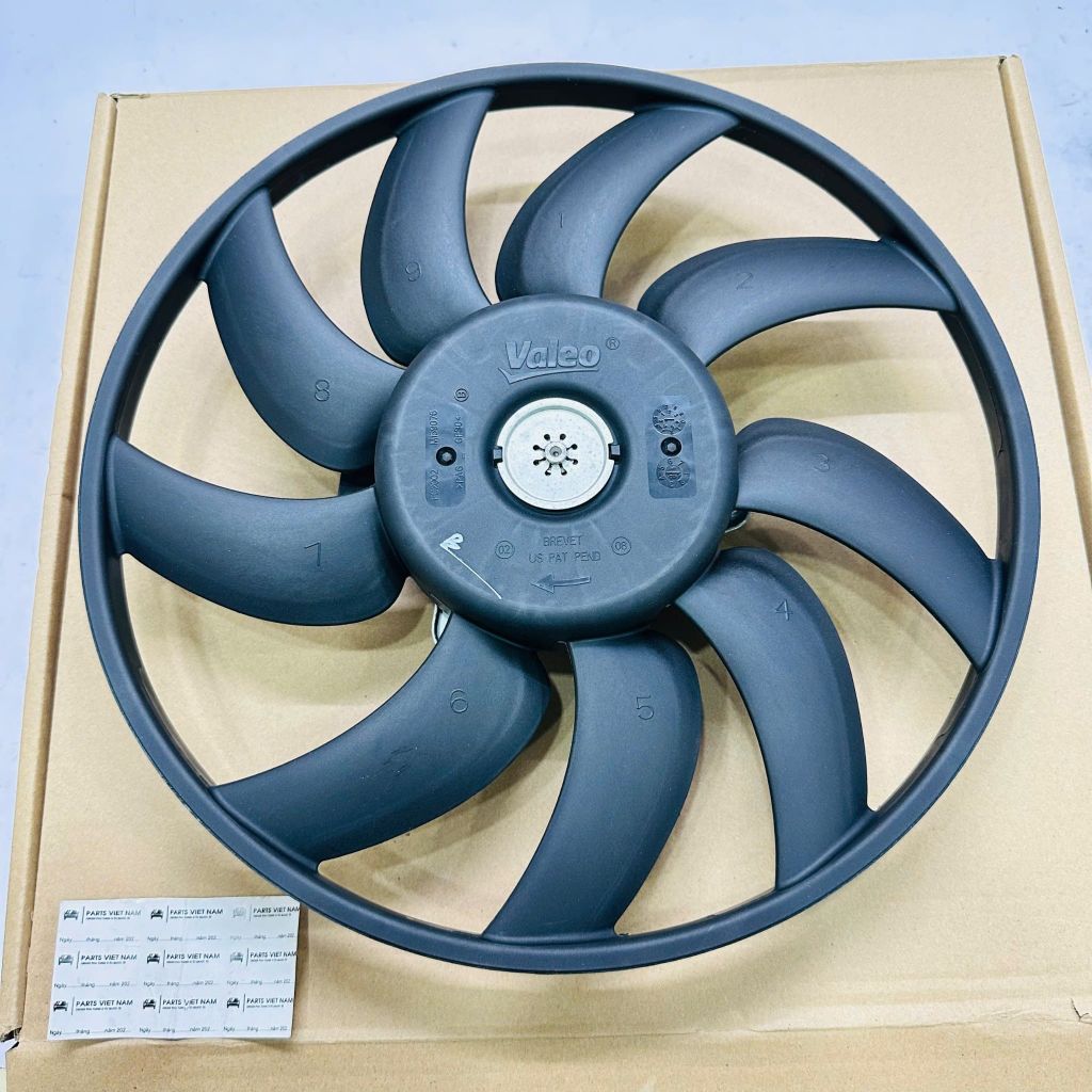 Quạt két nước audi A6 đời 2011 Mã 4F0 959 455, 4FCụm mô tơ liền cánh quạt gió két nước (Đường kính 382mm 9 cánh) Audi A6, A7, Q3, Volkswagen Tiguan, Passat, Golf đời 2010 - 2018. Hàng Valeo. Mã 8K0959455AB, 8K0959455L, 8K0959455P0959455