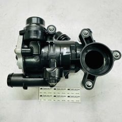 Cụm van hằng nhiệt nước làm mát động cơ M264 (1.5L & 2.0L EQ Boost) Mercedes-Benz C200 (1.5L), C300 (2.0L) (W205), E200, E300 (2.0L) (W213), S320 (W222) và GLE 300, GLE 450 (W167). Hàng Mec xịn. Mã A2642001501, 2642001501