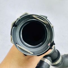 Ống dẫn nước làm mát két nước phía trên bên Trái Mercedes-Benz động cơ 2.0L CGI: GLC 300 (W253 / X253) và E200, E300 Coupe/Cabriolet (C238 / A238) đời 2017 - 2026. Hàng xịn Mec. Mã  A2385019200, 2385019200