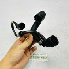Ống nước hồi bình nước phụ, ống nước hồi két nước Mercedes-Benz động cơ 2.0L M274: C200, C250, C300 (W205), E200, E250, E300 (W213), GLC 200, GLC 250, GLC 300 (X253) đời 2016 - 2023. Hàng xịn Mer. Mã A2055015301, 2055015301