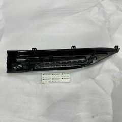 Ốp mang cá tai xe Land Rover Range Rover Evoque đời 2012 - 2019. Hàng Taiwan đặt hàng 10 ngày. Mã LR027322, LR027318 ( 1 cái )