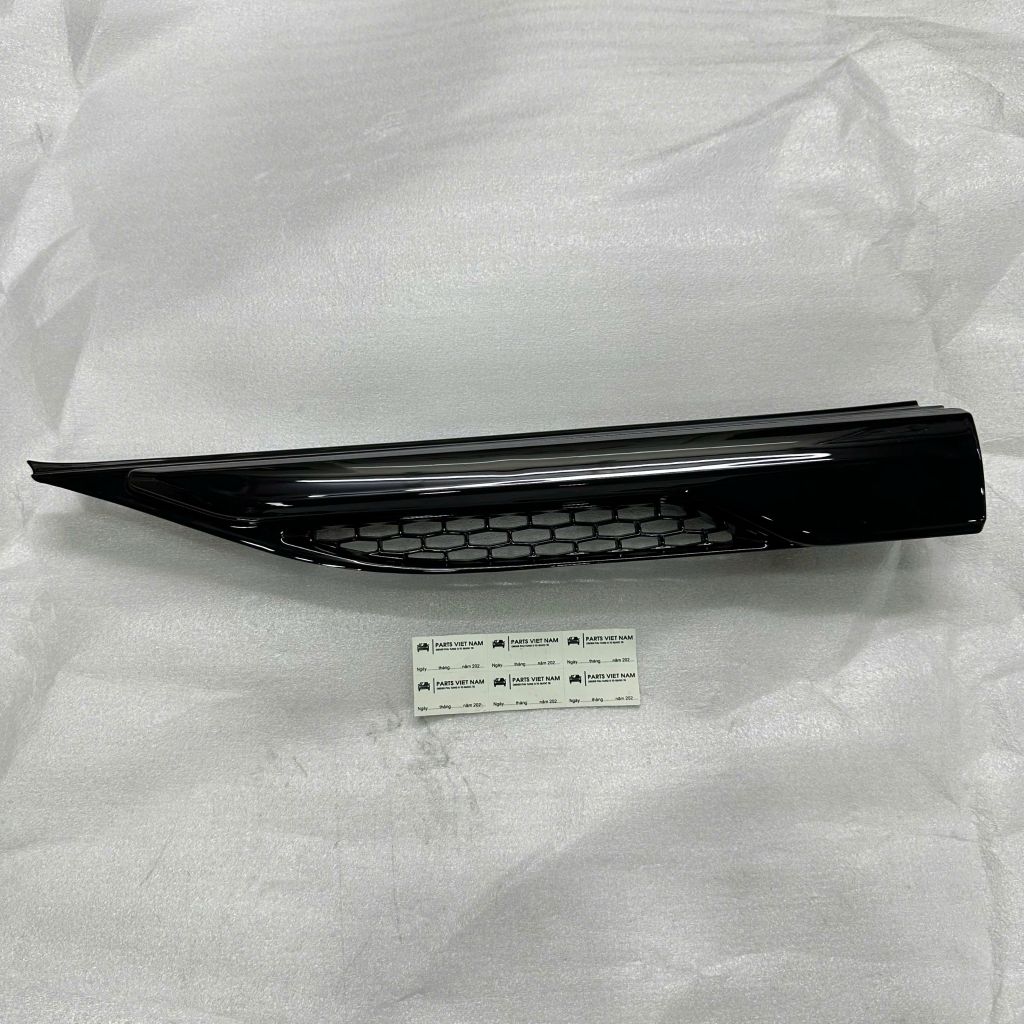 Ốp mang cá tai xe Land Rover Range Rover Evoque đời 2012 - 2019. Hàng Taiwan đặt hàng 10 ngày. Mã LR027322, LR027318 ( 1 cái )