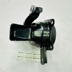 Cao su chân máy phải (Chân đầu máy) Mitsubishi Grandis động cơ 2.4L MIVEC (Mã máy 4G69) đời 2004 - 2011. Hàng chất lượng cao. Mã MR594373