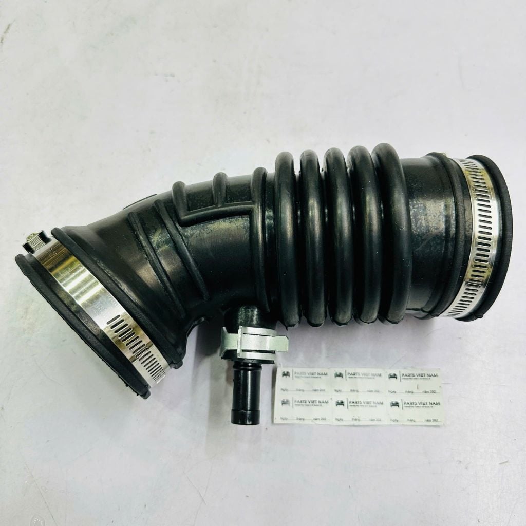 Ống cao su cổ hút gió Nissan XTrail T30 động cơ QR20DE, QR25DE, YD22ETI đời 2001 - 2007. Hàng Nissan Dongfeng. Mã 165788H300, 165788H30A, 165788H302