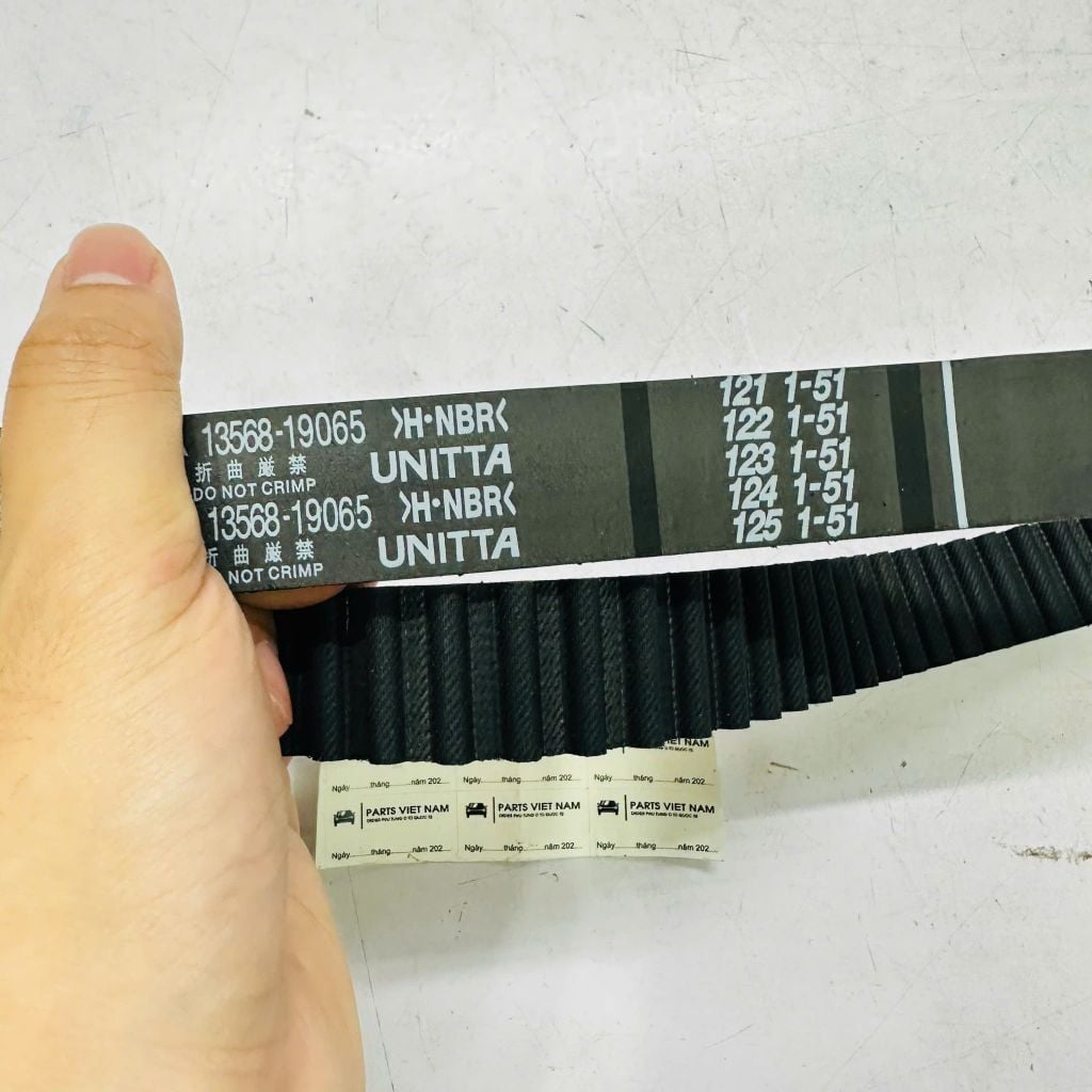 Dây curoa cam Toyota Land Cruiser HZJ70, HZJ80, HDJ80 Máy dầu 1HZ, 1HD đời 1990 - 1999. Hàng Japan. Mã 1356819065, 13568-19065