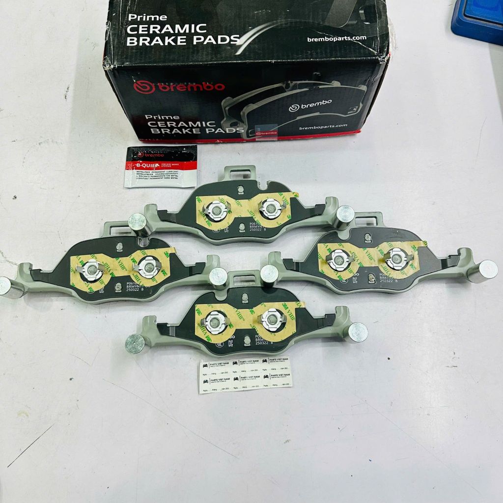 Má phanh trước (Bố thắng trước) Brembo Ceramic BMW BMW 520i, 530i (G30), 740i (G12), X3, X4, X5, X6 xDrive G01, G02, G05, G06 đời 2105 - 2026. Mã P06107N, 34116883469, 34116875397, 34116883470, 34106888482, 34106898192, 34116875396