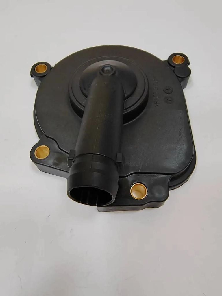 Van tách hơi dầu (Nắp thông hơi máy) Mercedes W203, W204, X204 C180 C200 C300, C350, GLK280, GLK300, W211, W212, E200 E240 E280 E300, W221 S300 S350, W164, X164, W463, W251 ML350, ML500, GL450, R300, R350 Máy M272 / M273. Hàng Frey Bmtsr. Mã A2720100631