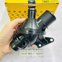 Van hằng nhiệt (Thermostat) xe BMW F30 (320i, 328i), F10 (520i, 528i), X1 (E84), X3 (F25), X4 (F26), Z4 (E89) động cơ N20 đời 2011 - 2016. Hàng Hella Đức. Mã 11538635689