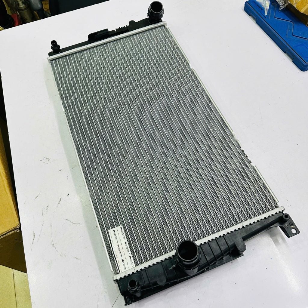 Két nước làm mát động cơ BMW 320i, 328i (F30), 420i (F32), 1 Series F20, F21, 2 Series F22, F23, F87 đời 2013 - 2021. Hàng Behr (Mahle). Mã 17118672104, 17117618807, 17118672095