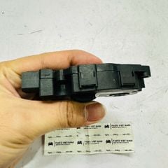 Mô tơ chia gió điều hòa, trộn gió nóng lạnh Mercedes C200, C250, C300 (W205), E200, E250, E300 (W213), GLC 200, GLC 300 X253, W253 đời 2014- 2023 Hàng Berh. Mã EFB4613, T944554