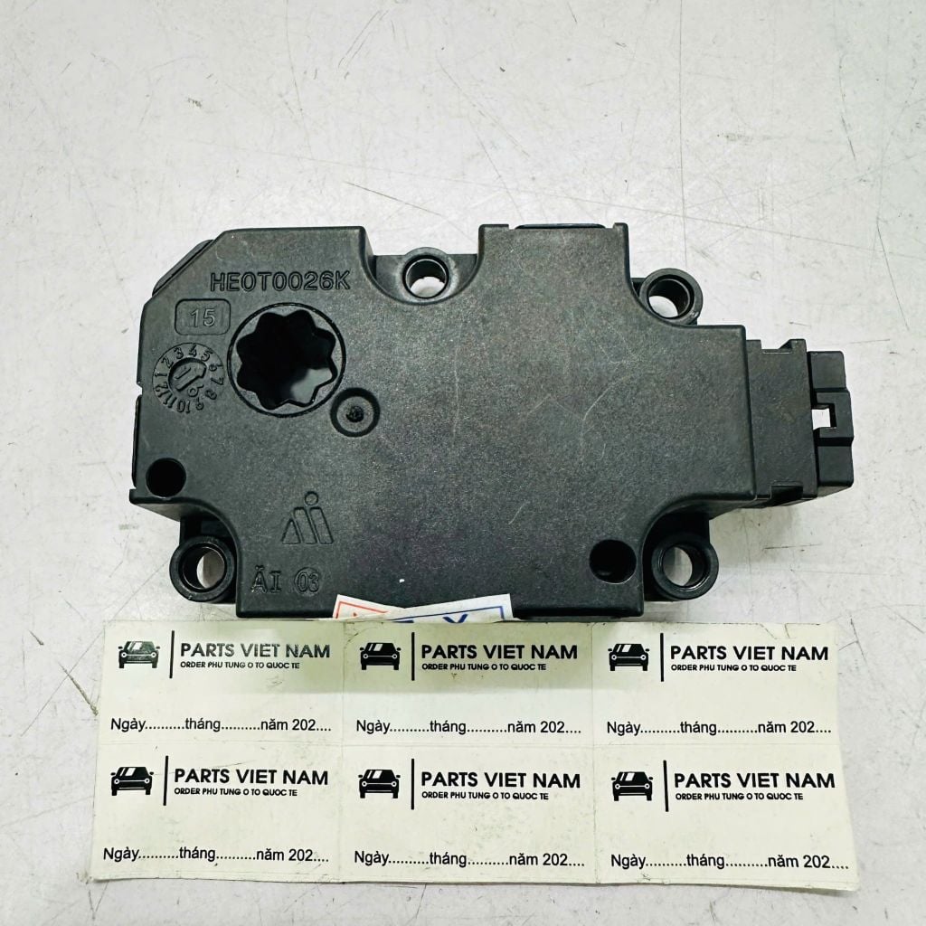 Mô tơ chia gió điều hoà, trộn gió nóng lạnh (Actuator) xe Mercedes (X253) GLC200, GLC250, GLC300, (W205) C180, C200, C250, C300, (W213) E200, E250, E300 đời 2015 - 2020. Hàng xịn tháo xe. Mã ZBAT0069D00, T43758B, A1699060100