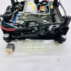 Cụm bơm nâng hạ gầm (Kèm Giá Đỡ) Land Rover Range Rover L322 đời 2002 - 2012. Hàng chất lượng cao đặt 6 - 8 ngày. Mã LR041777