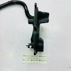 Ống thông hơi máy (PCV) tích hợp bầu lọc Mercedes C200, C250, C300, W205; E200, E250, E300, W213; GLC 200, 250, 300 X253 Máy M274 (2.0L Turbo) đời 2015 - 2025 . Hàng xịn Mer. Mã A2740182100