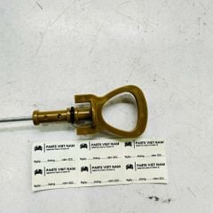 Que thăm dầu, thước thăm dầu động cơ M274 - 2.0L Mercedes W204, W205 C200, C250, C300, W212, W213 E200, E250, E300, X253 GLC200, GLC250, GLC300, X204 GLK200, GLK250. Mã A2740107306