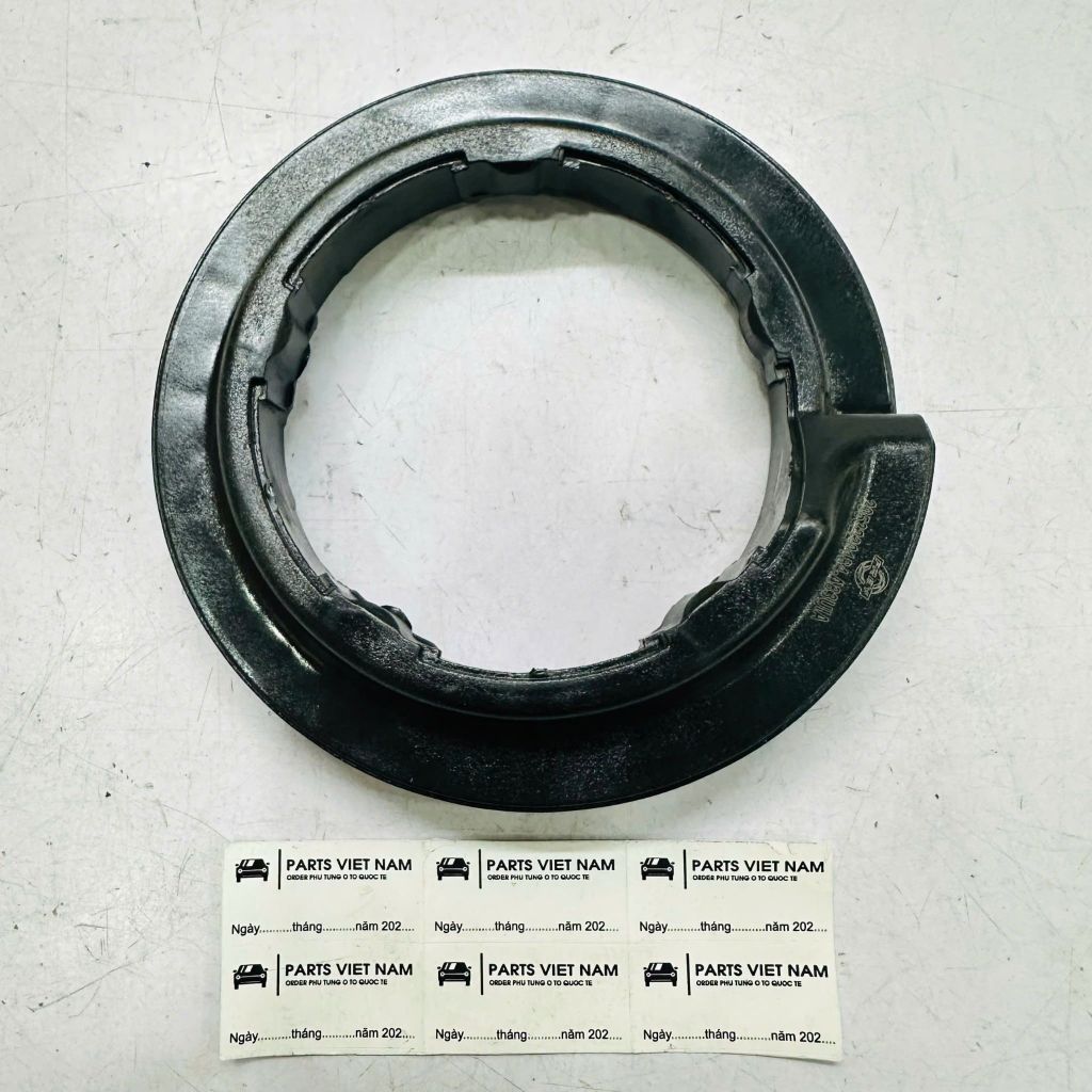 Đệm cao su lót lò xo giảm xóc sau Mercedes C200, C250, C300 (W205), E200, E250, E300 (W213), GLC200, GLC250, GLC300 (X253) đời 2015 - 2013. Hàng Frey. Mã A2053220184