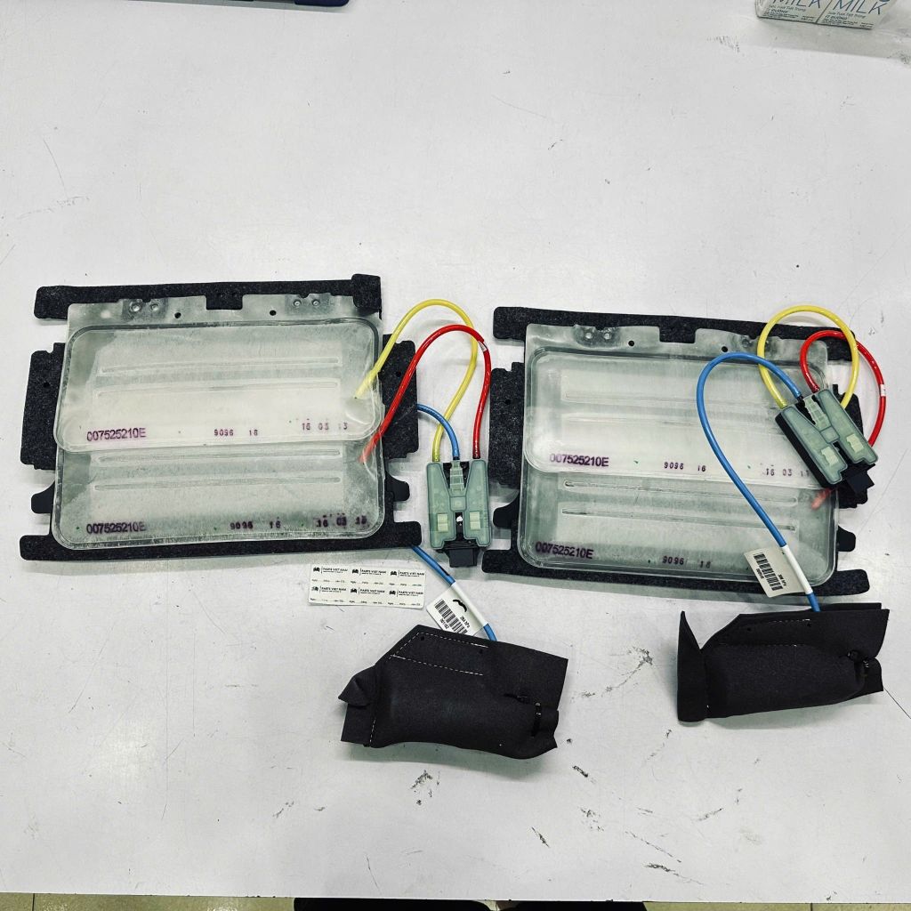 Cụm bơm đỡ lưng ghế trước bên phải Mercedes ML250, ML350, ML400, GLE350, GLE400, GLE43 (W166) đời 2011 - 2017. Hàng tháo xe xịn đặt 10 ngày. Mã A0008005448 ( 1 cái )