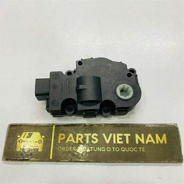 Mô tơ chia gió điều hòa, trộn gió nóng lạnh Mercedes ML320, ML350, ML500, W164, GL350, GL450, GL500 X164, GLE400, GLE450 W166, GLS350d, GLS400, GLS500 X166 đời 2006 - 2019. Mã A1669060008