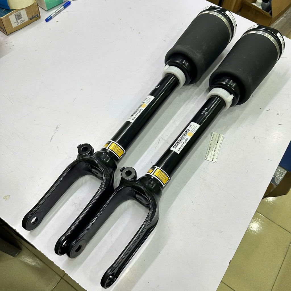 Giảm xóc hay phuộc nhún trước W164 GL320, GL350, GL420, GL450, GL500, ML280, ML300, ML320, ML350, ML420, ML450, ML500 đời 2005 - 2012. Hàng cao cấp đặt 3- 5 ngày. Mã A1643204513, A1643206113 ( 1 cây )