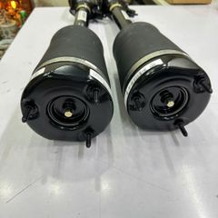 Giảm xóc hay phuộc nhún trước W164 GL320, GL350, GL420, GL450, GL500, ML280, ML300, ML320, ML350, ML420, ML450, ML500 đời 2005 - 2012. Hàng cao cấp đặt 3- 5 ngày. Mã A1643204513, A1643206113 ( 1 cây )