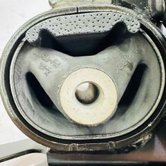 Chân máy trái , cao su chân hộp số tự động Toyota Vios, Yaris đời 2005 - 2016. Hàng OEM chất lượng cao, động cơ 1NZFE, 2NZFE. Mã 1237221150