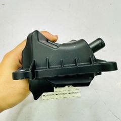 Hộp tách dầu nhớt động cơ (Van PCV) Ford Fiesta, EcoSport, Focus đời 2011 - 2022. Hàng xịn Ford, động cơ 1.5L, 1.6L. Mã AE8Z-6A785-D, AE8Z6A785D, AE8G-6A785-BE, AE8G6A785BE