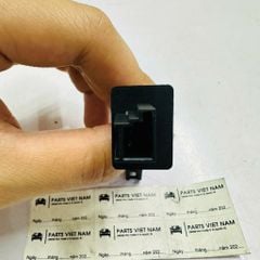 Cảm biến nhiệt độ giàn lạnh Mercedes C180, C200, C300 W203, W204, E200, E240, E280, E300 W211, W212, S300, S350, S400 W221 và Volvo XC60, XC90. Hàng Hella Đức. Mã A2208300772, A2208300372, A2208300773, A2208300774, A2208300775, 31404456, 30767019