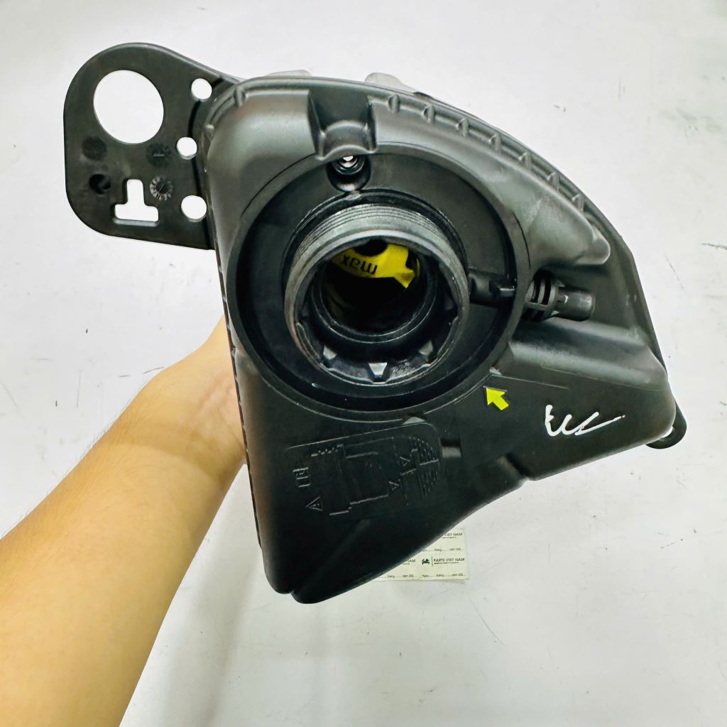 Bình nước phụ BMW 530i, 535i GT F10, F11, 640i, F06, F12, F13, 740i F01, F02 đời 2010 - 2019. Hàng Febi cho động cơ N55, N57. Mã 17137647283, 17137601949, 17137806038