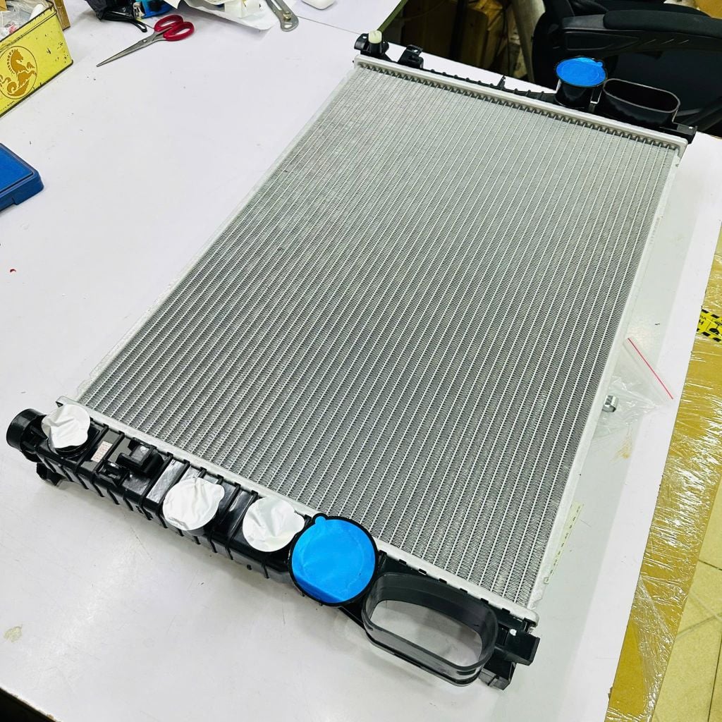 Két nước làm mát (Két tản nhiệt) Mercedes E Class W211 (E200, E240, E280), CLS C219. Hàng Bmtsr. Mã A2115000102, A2115001302