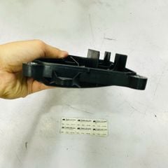 Bộ tách dầu, Hộp tách nhớt Mazda 2 (DE), Mazda 3 mặt cười (BK, BL) đời 2003 - 2013 động cơ 1.5L, 1.6L. Hàng OEM Changan. Mã ZJ01-13-570, ZJ0113570