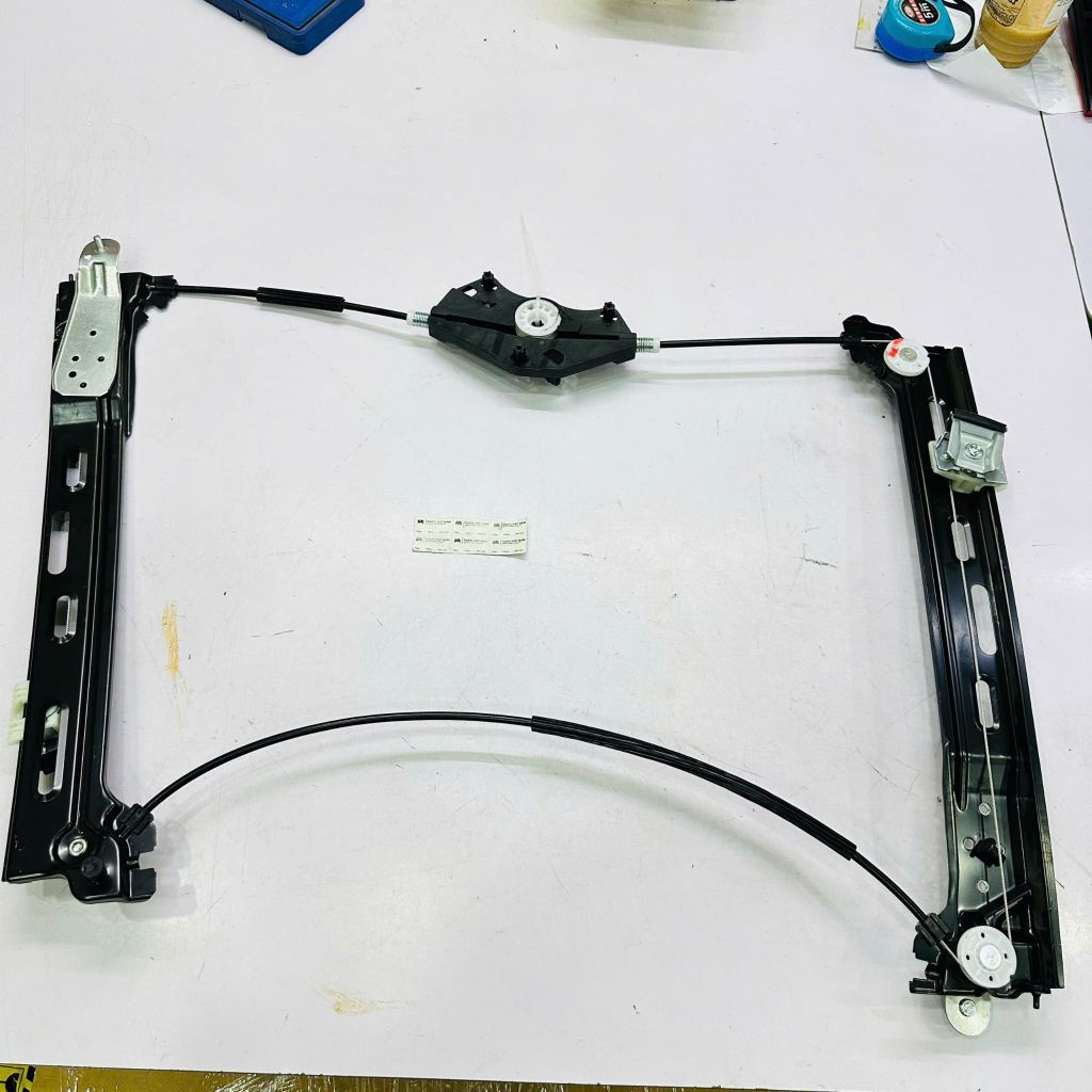 Compa lên xuống kính cửa lùa giữa (Trái/Phải) Volkswagen Sharan, Seat Alhambra đời 2011 - 2020. Hàng OEM chất lượng cao đặt 4 - 6 ngày. Mã 7N0843699F (Trái), 7N0843700F (Phải) )( 1 cái )