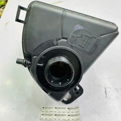 Bình nước phụ làm mát BMW 550i (F10), 750i, 750Li (F02) máy V8 N63. Hàng Berh Hella. Mã 17137601948, 17137575577