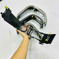 Mặt dưỡng cửa gió điều hòa trung tâm (LHD) Toyota Prius đời 2004 - 2009. Hàng OEM chất lượng cao đặt 12 ngày. Mã 55680-47020, 5568047020 ( 1 bộ)
