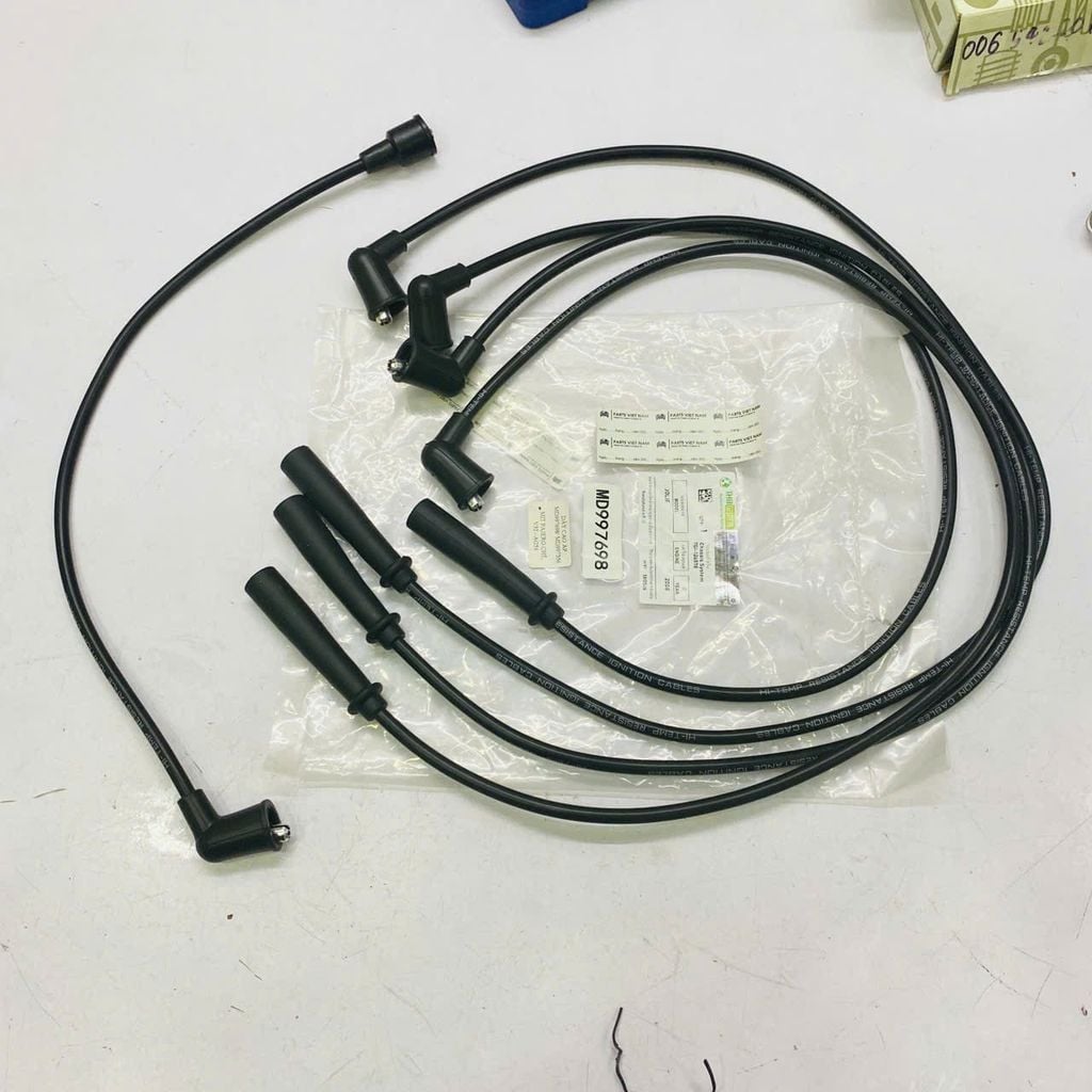 Bộ dây cao áp hay dây phin đánh lửa Mitsubishi Pajero V32, Jolie động cơ 4G54. Hàng chất lượng cao. Mã MD997698