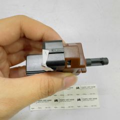 Công tắc chân côn Ford Laser 1.6, Escape 2.3, 3.0, Mazda 6 2.0 (Số sàn) đời 2001 - 2012. Hàng OEM. Mã GJ6A6649YA