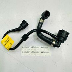Ống nước hồi bình nước phụ, ống nước hồi két nước Mercedes-Benz động cơ 2.0L M274: C200, C250, C300 (W205), E200, E250, E300 (W213), GLC 200, GLC 250, GLC 300 (X253) đời 2016 - 2023. Hàng Frey. Mã A2055015301