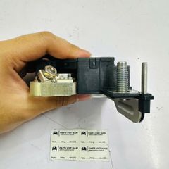Cảm biến cọc âm bình ắc quy Mercedes Benz A W176, B W246, W242, C W205, E W213, CLA C117, X177, GLA X156, GLC X253 Class. Hàng xịn Mer. Mã A2469069600, A2469068601, A2469067901