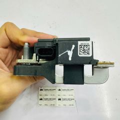 Cảm biến cọc âm bình ắc quy Mercedes Benz A W176, B W246, W242, C W205, E W213, CLA C117, X177, GLA X156, GLC X253 Class. Hàng xịn Mer. Mã A2469069600, A2469068601, A2469067901