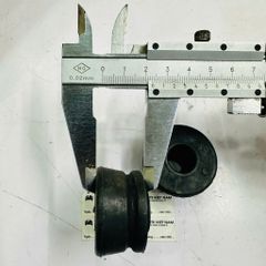 Cao su chân giảm xóc sau Nissan Navara D40, NP300 đời 2008 - 2019. Hàng Pos Thailand 1 giảm xóc có 2 quả dưới. Mã E62004JC2A-CS ( 1 quả )