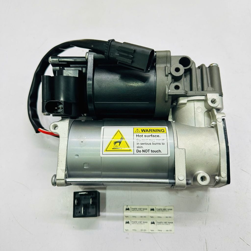 Bơm nâng gầm, Máy nén khí phuộc hơi Mercedes C200, C250 C300 W205, E200, E300 W213, GLC200 250 300 X253, CLS C257, AMG GT X290 đời 2013 - 2023. Hàng Hella OEM. Mã A0993200004, A099320000480, A2133200104, A2133209900