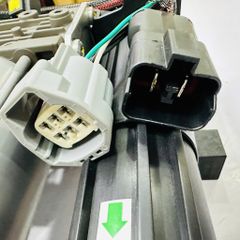 Cụm bơm nâng hạ gầm (Kèm Giá Đỡ) Land Rover Range Rover L322 đời 2002 - 2012. Hàng AMK China đặt 6 - 8 ngày. Mã LR041777