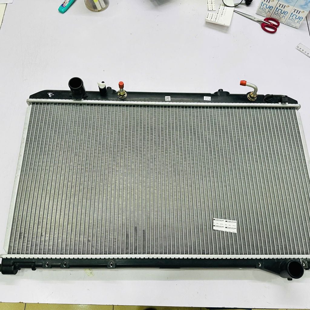 Két nước làm mát động cơ Lexus LS400. Đời 1989 - 1994. Hàng cao cấp. Động cơ V8 1UZ-FE. Mã 1640050021, 1640050020, 1640050090