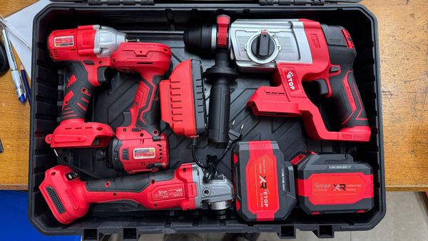 Combo 4 Máy Pin Không Chổi Than – Khoan Bê Tông, Máy Mài, Khoan 13Ly, Siết Bulong | 2 Pin 15 Cell Siêu Khỏe Combo 4 máy pin không chổi than gồm: máy khoan bê tông, máy mài góc, máy khoan pin 13ly và máy siết bulong, là